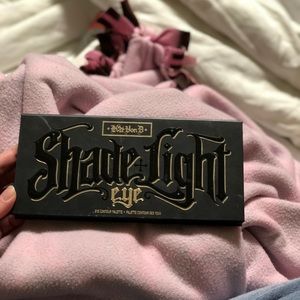 Shade + light eye contour palette